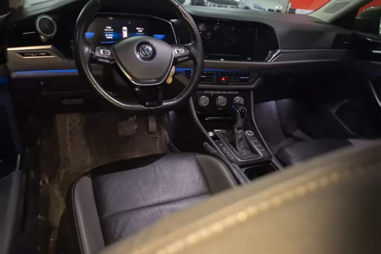 Used Volkswagen Sagitar 2021 280TSI DSG 30th Anniversary Edition Center Console