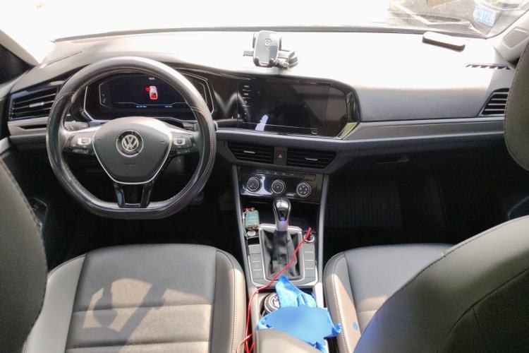 Used Volkswagen Sagitar 2021 280TSI DSG 30th Anniversary Edition Center Console