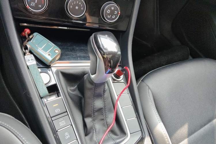 Used Volkswagen Sagitar 2021 280TSI DSG 30th Anniversary Edition Gear Lever