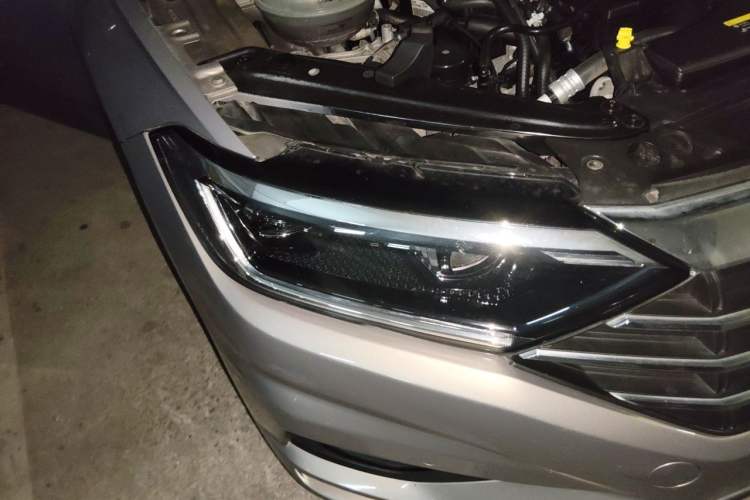 Used Volkswagen Sagitar 2021 280TSI DSG Luxury Smart Connectivity Edition Right Front Headlight