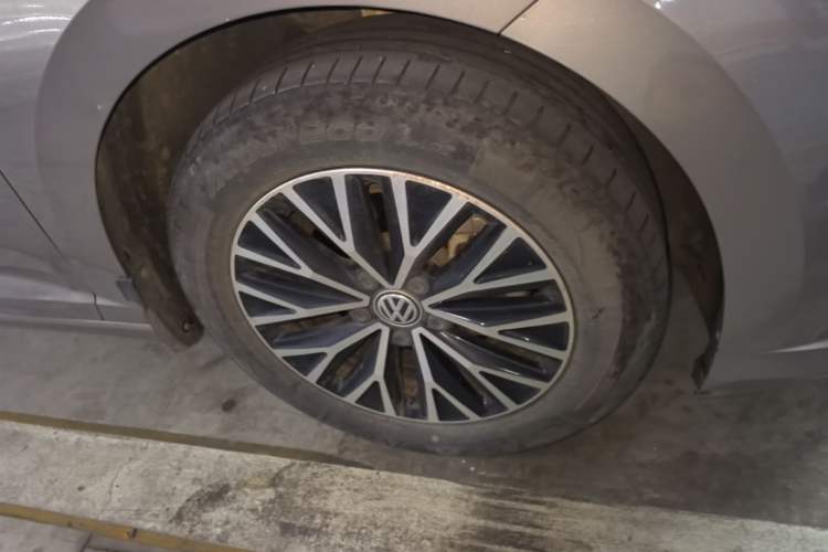 Used Volkswagen Sagitar 2021 280TSI DSG 30th Anniversary Edition Right Front Wheel Hub
