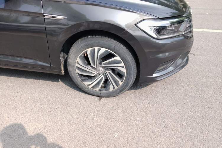 Used Volkswagen Sagitar 2021 280TSI DSG 30th Anniversary Edition Right Front Wheel Hub