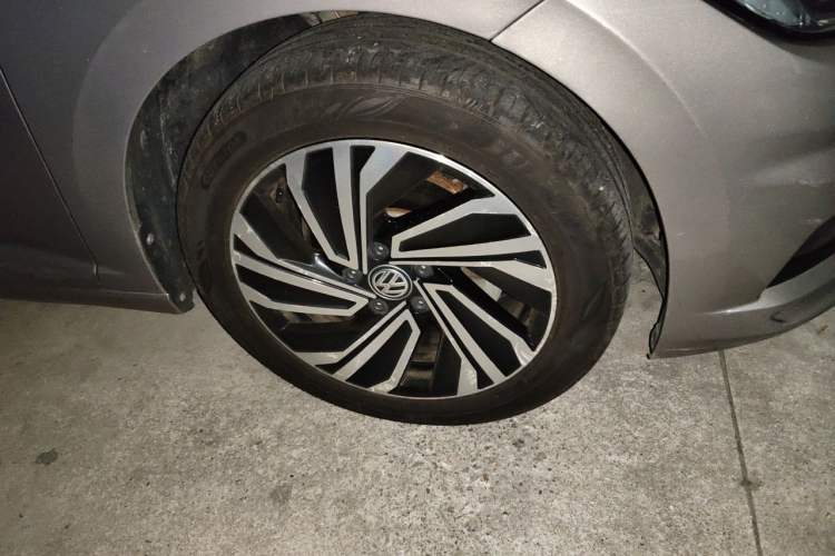 Used Volkswagen Sagitar 2021 280TSI DSG Luxury Smart Connectivity Edition Right Front Wheel Hub