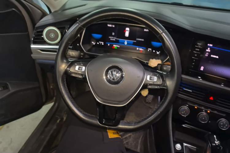 Used Volkswagen Sagitar 2021 280TSI DSG 30th Anniversary Edition Steering Wheel