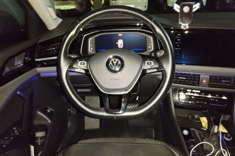 Used Volkswagen Sagitar 2021 280TSI DSG Luxury Smart Connectivity Edition Steering Wheel