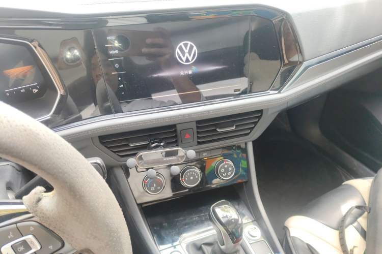Used Volkswagen Sagitar 2021 280TSI DSG Comfort Connect Edition Audio And AC Panel