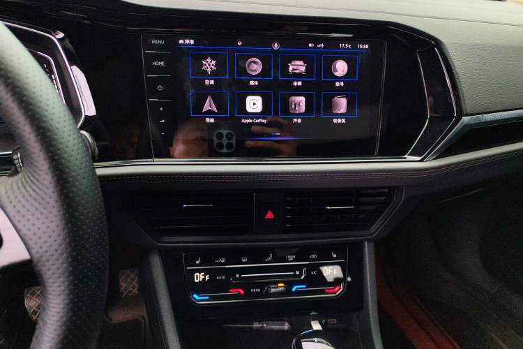 Used Volkswagen Sagitar 2021 280TSI DSG Luxury Smart Connectivity Edition Audio And AC Panel