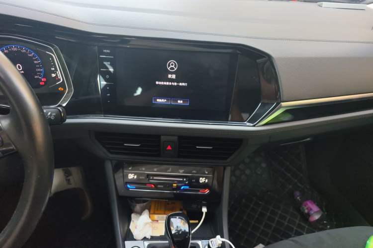 Used Volkswagen Sagitar 2021 280TSI DSG Luxury Smart Connectivity Edition Audio And AC Panel