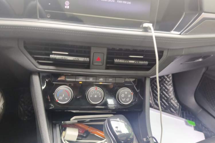 Used Volkswagen Sagitar 2021 280TSI DSG Comfort Connect Edition Audio And AC Panel