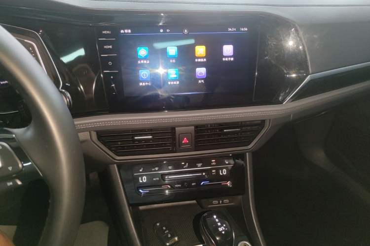 Used Volkswagen Sagitar 2021 280TSI DSG Luxury Smart Connectivity Edition Audio And AC Panel