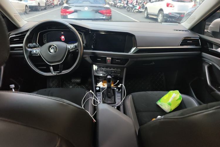 Used Volkswagen Sagitar 2021 280TSI DSG Luxury Smart Connectivity Edition Center Console
