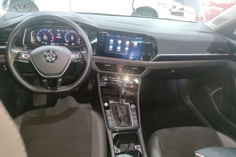Used Volkswagen Sagitar 2021 280TSI DSG Luxury Smart Connectivity Edition Center Console