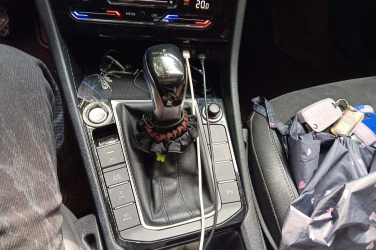 Used Volkswagen Sagitar 2021 280TSI DSG Luxury Smart Connectivity Edition Gear Lever