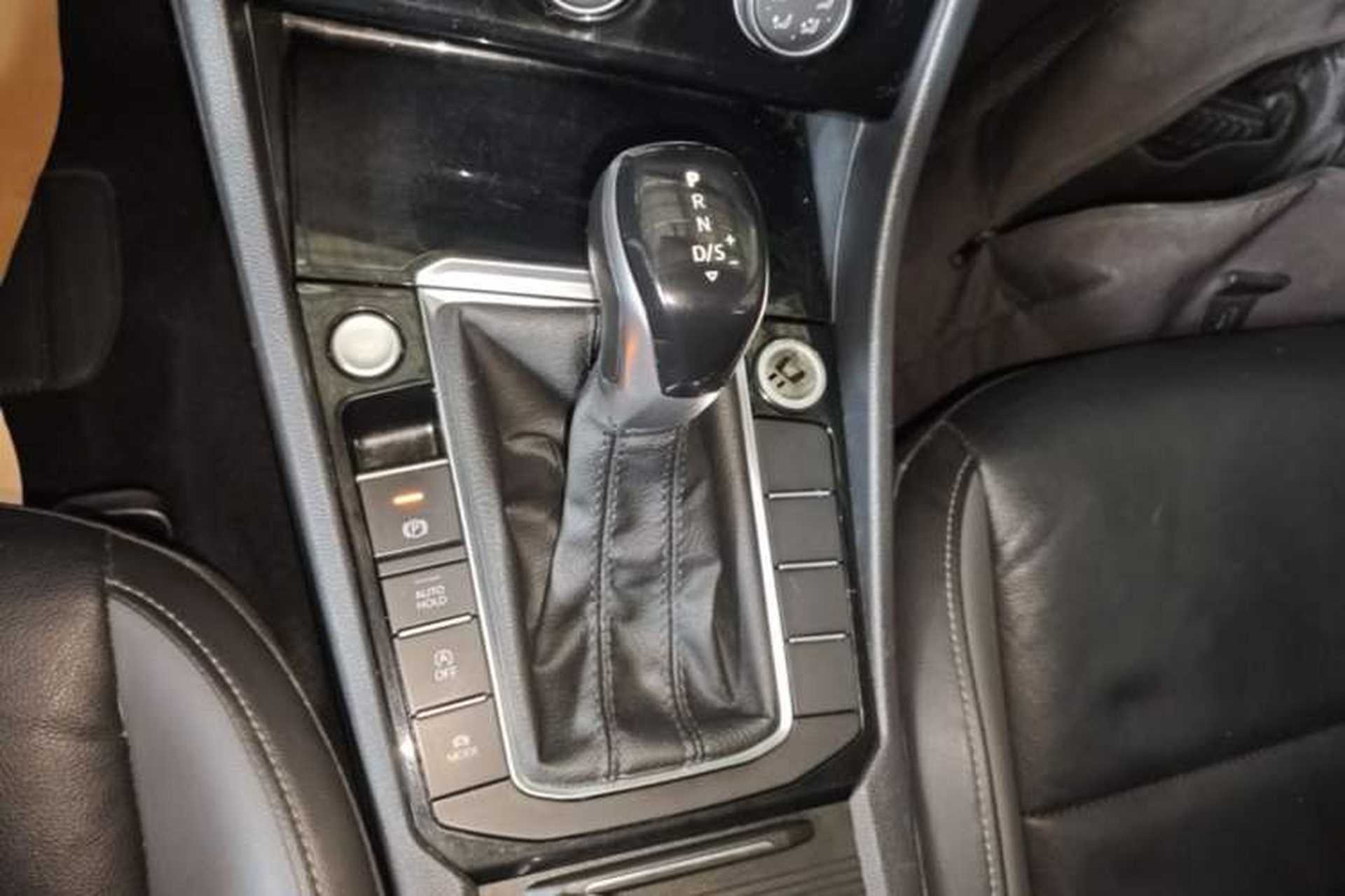 Used Volkswagen Sagitar 2021 280TSI DSG Excellence Edition Gear Lever