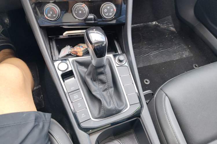 Used Volkswagen Sagitar 2021 200TSI DSG Comfort Connect Edition Gear Lever