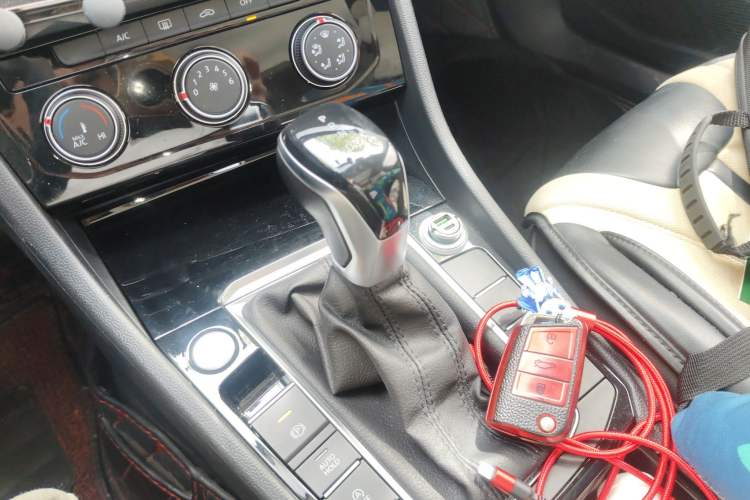 Used Volkswagen Sagitar 2021 280TSI DSG Comfort Connect Edition Gear Lever