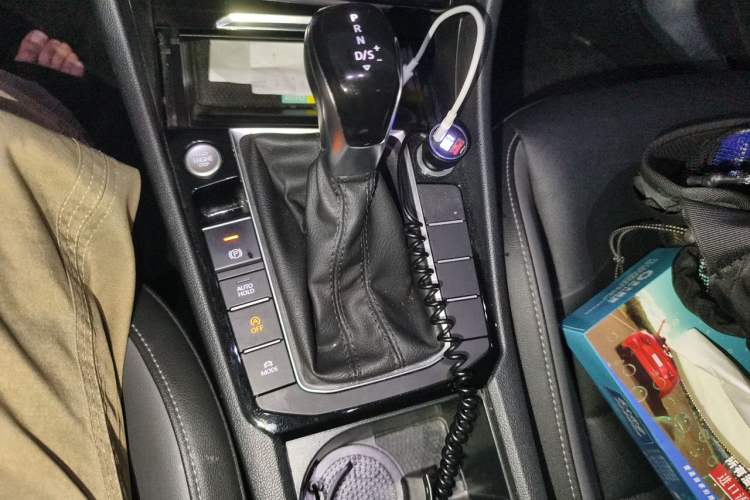 Used Volkswagen Sagitar 2021 280TSI DSG Comfort Connect Edition Gear Lever