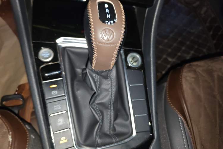 Used Volkswagen Sagitar 2021 280TSI DSG Excellence Edition Gear Lever