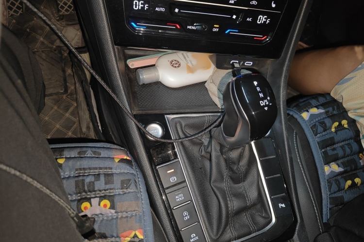 Used Volkswagen Sagitar 2021 280TSI DSG Luxury Smart Connectivity Edition Gear Lever
