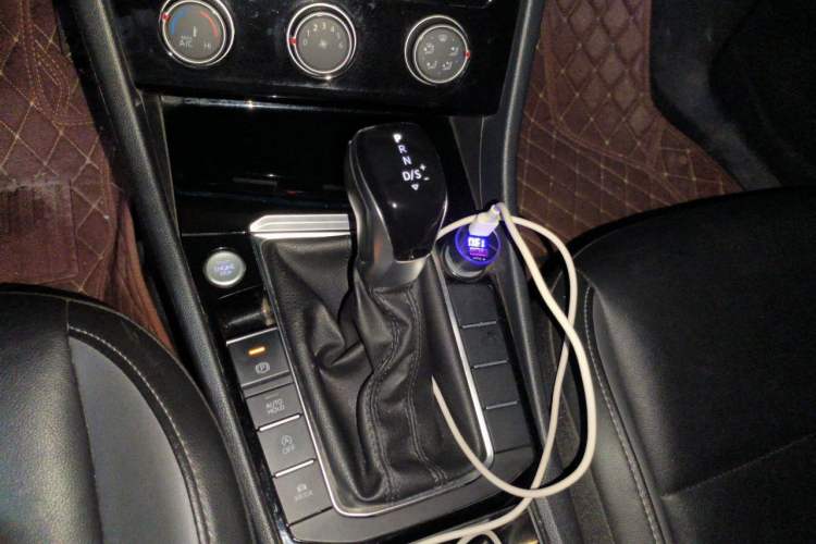 Used Volkswagen Sagitar 2021 280TSI DSG Excellence Edition Gear Lever