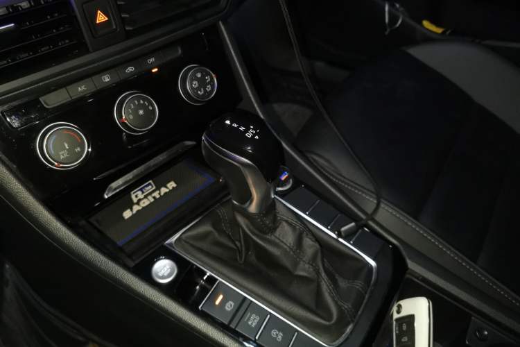 Used Volkswagen Sagitar 2021 280TSI DSG Excellence Edition Gear Lever
