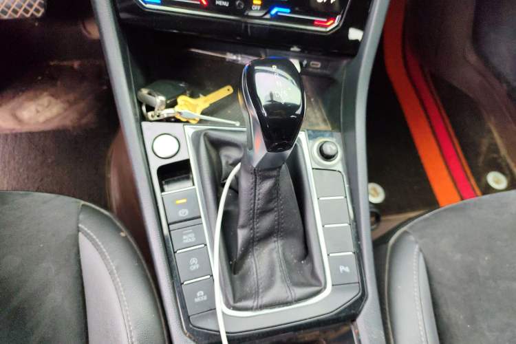 Used Volkswagen Sagitar 2021 280TSI DSG Luxury Smart Connectivity Edition Gear Lever
