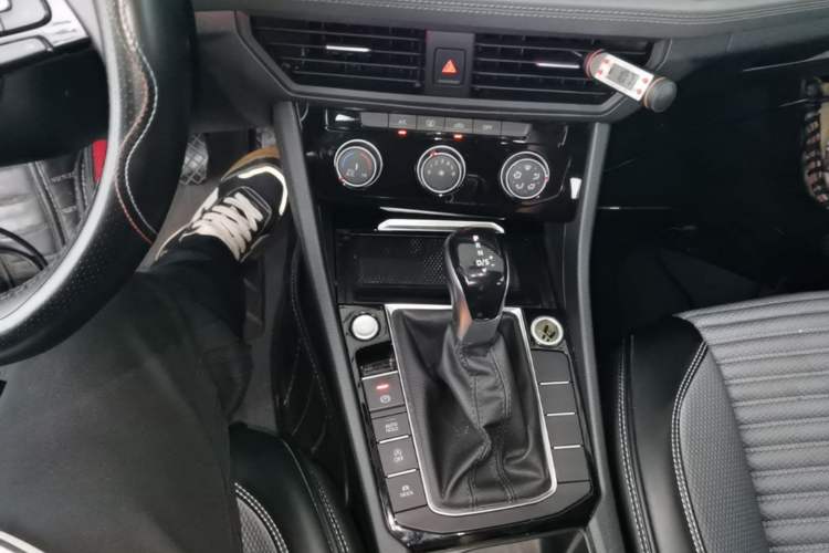 Used Volkswagen Sagitar 2021 280TSI DSG Excellence Edition Gear Lever