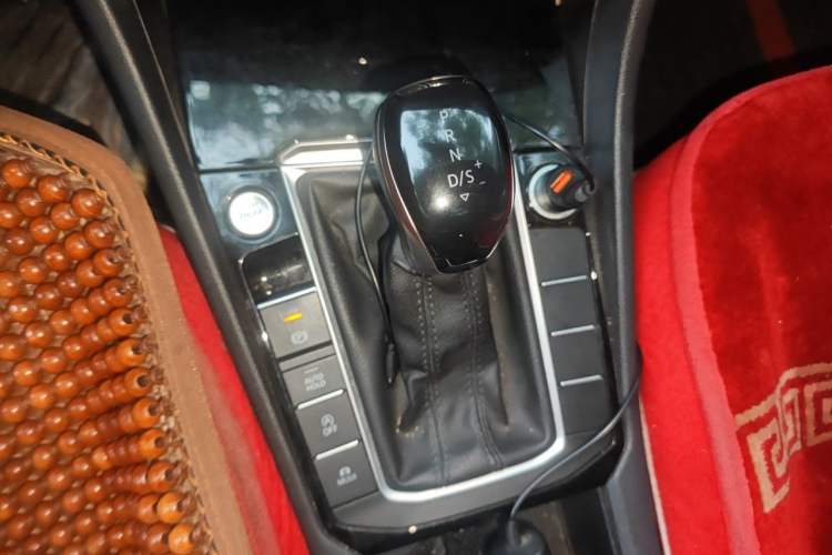 Used Volkswagen Sagitar 2021 280TSI DSG Excellence Edition Gear Lever