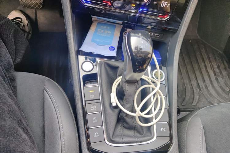 Used Volkswagen Sagitar 2021 280TSI DSG Excellence Edition Gear Lever