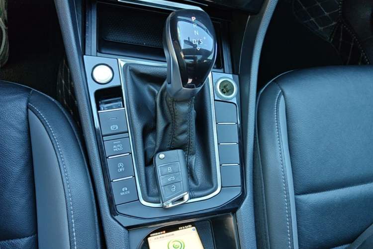 Used Volkswagen Sagitar 2021 280TSI DSG Comfort Connect Edition Gear Lever
