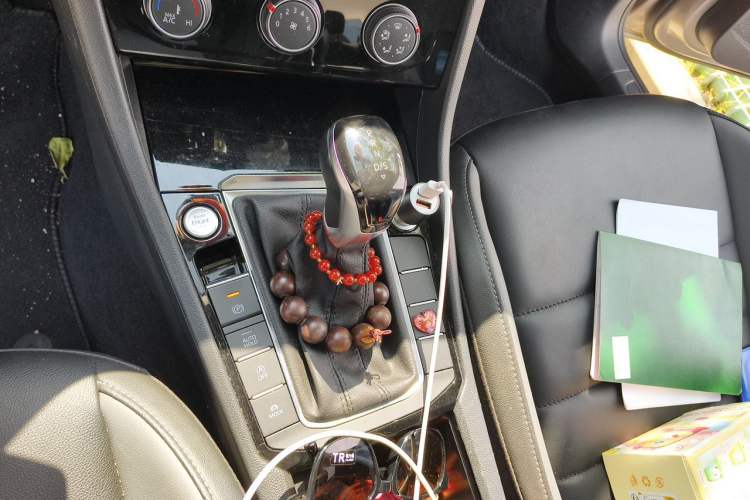 Used Volkswagen Sagitar 2021 280TSI DSG Excellence Edition Gear Lever