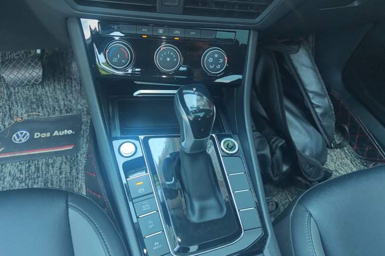 Used Volkswagen Sagitar 2021 200TSI DSG Excellence Edition Gear Lever
