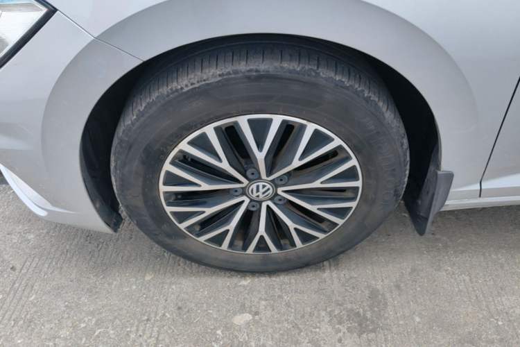 Used Volkswagen Sagitar 2021 200TSI DSG Comfort Connect Edition Left Front Wheel Hub