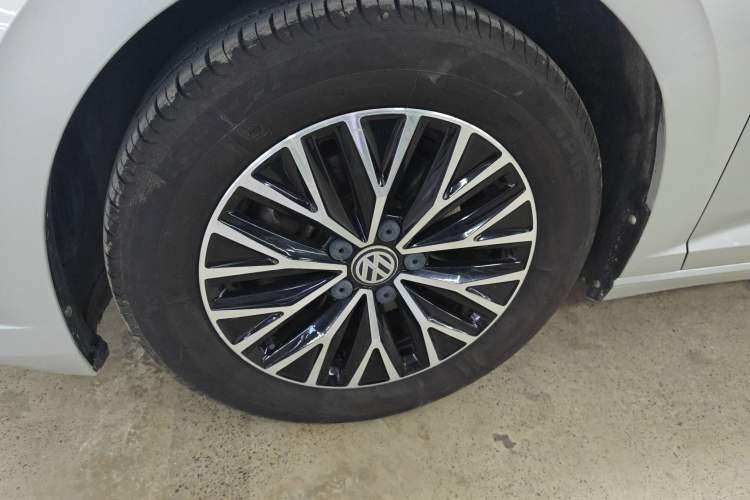 Used Volkswagen Sagitar 2021 280TSI DSG Comfort Connect Edition Left Front Wheel Hub