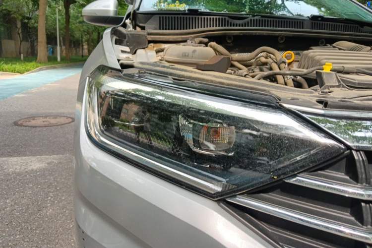 Used Volkswagen Sagitar 2021 280TSI DSG Luxury Smart Connectivity Edition Right Front Headlight