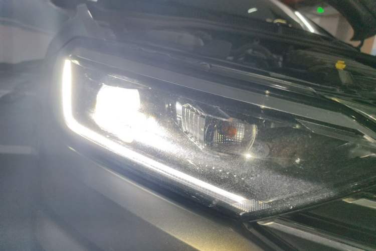 Used Volkswagen Sagitar 2021 280TSI DSG Comfort Connect Edition Right Front Headlight