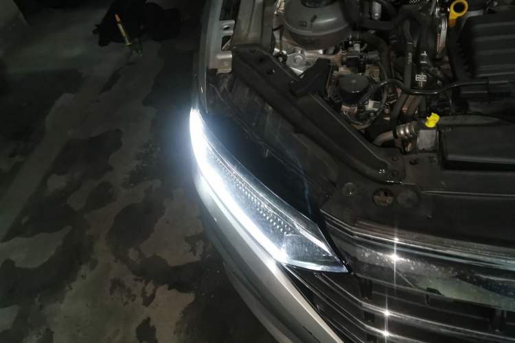 Used Volkswagen Sagitar 2021 280TSI DSG Excellence Edition Right Front Headlight