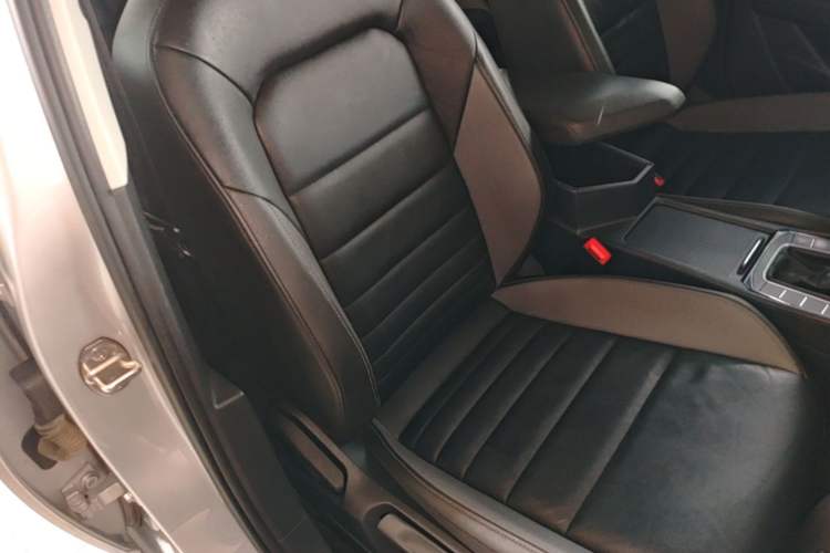 Used Volkswagen Sagitar 2021 280TSI DSG Excellence Edition Right Front Seat