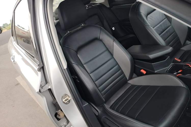 Used Volkswagen Sagitar 2021 280TSI DSG Excellence Edition Right Front Seat