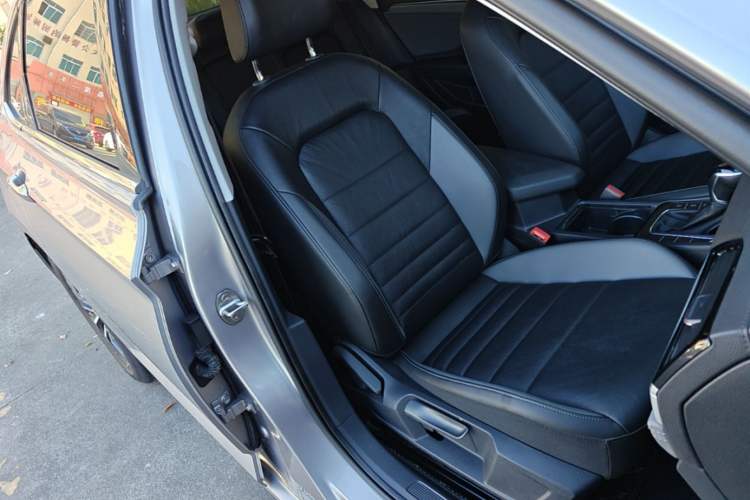 Used Volkswagen Sagitar 2021 280TSI DSG Comfort Connect Edition Right Front Seat