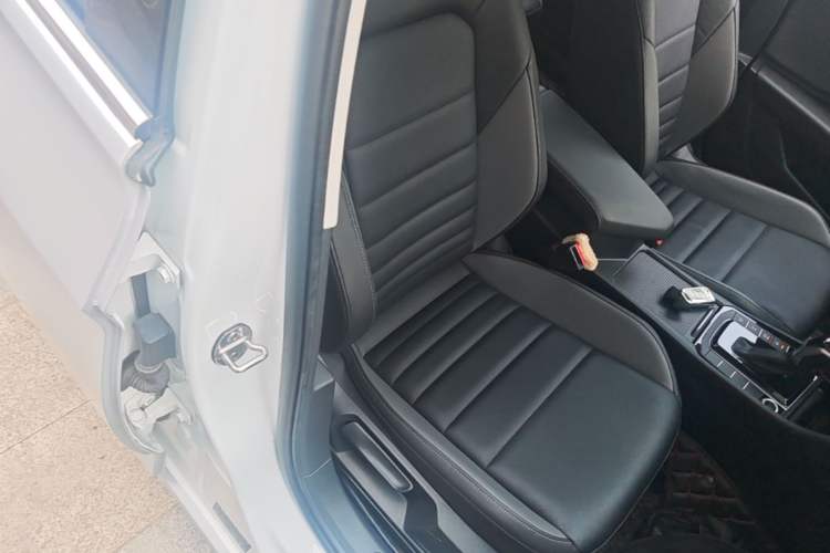 Used Volkswagen Sagitar 2021 200TSI DSG Excellence Edition Right Front Seat