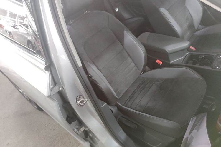 Used Volkswagen Sagitar 2021 280TSI DSG Luxury Smart Connectivity Edition Right Front Seat
