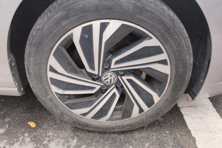 Used Volkswagen Sagitar 2021 280TSI DSG Excellence Edition Right Front Wheel Hub