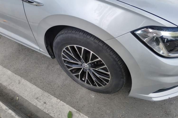 Used Volkswagen Sagitar 2021 280TSI DSG Comfort Connect Edition Right Front Wheel Hub