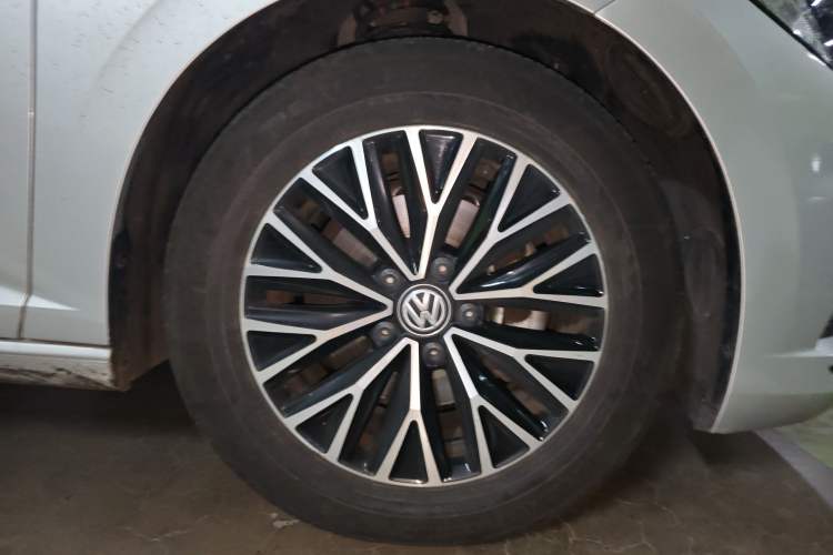 Used Volkswagen Sagitar 2021 280TSI DSG Excellence Edition Right Front Wheel Hub