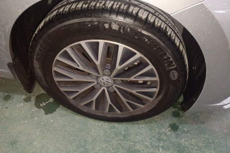 Used Volkswagen Sagitar 2021 280TSI DSG Excellence Edition Right Front Wheel Hub