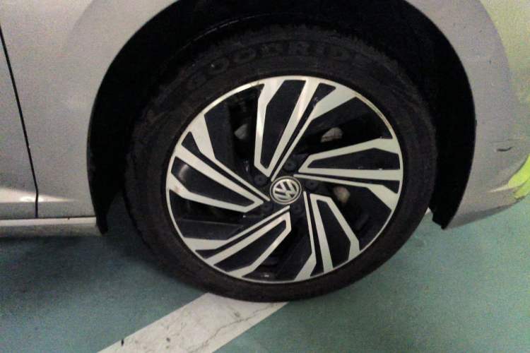 Used Volkswagen Sagitar 2021 280TSI DSG Excellence Edition Right Front Wheel Hub