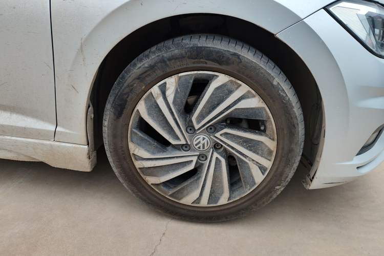 Used Volkswagen Sagitar 2021 280TSI DSG Luxury Smart Connectivity Edition Right Front Wheel Hub