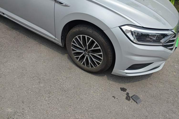 Used Volkswagen Sagitar 2021 280TSI DSG Comfort Connect Edition Right Front Wheel Hub
