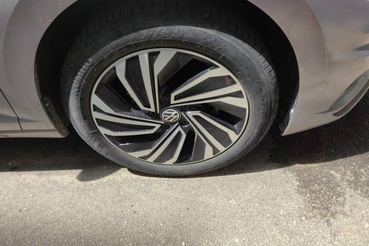 Used Volkswagen Sagitar 2021 200TSI DSG Excellence Edition Right Front Wheel Hub